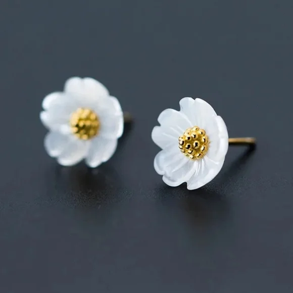 Gorgeous Flower Stud Earrings - Picture 1 of 5